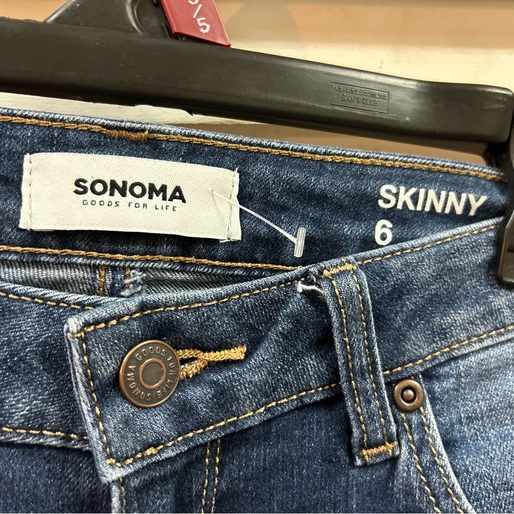 Size 6. Sonoma. Skinny Jeans.